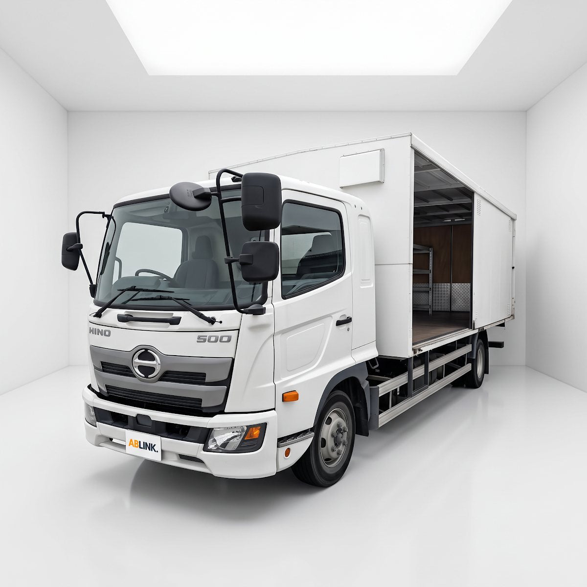 Used refrigerated lorry Singapore: box-body lorry, the base for an insulated reefer body